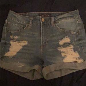 AÉROPOSTALE medium wash mid rise jean shorts